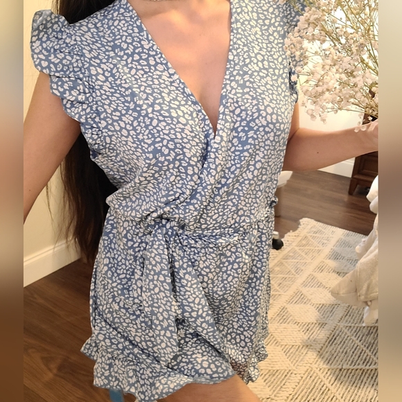Cupshe Blue and White Patterned Jumpsuit With Front Button - Picture 3 of 14